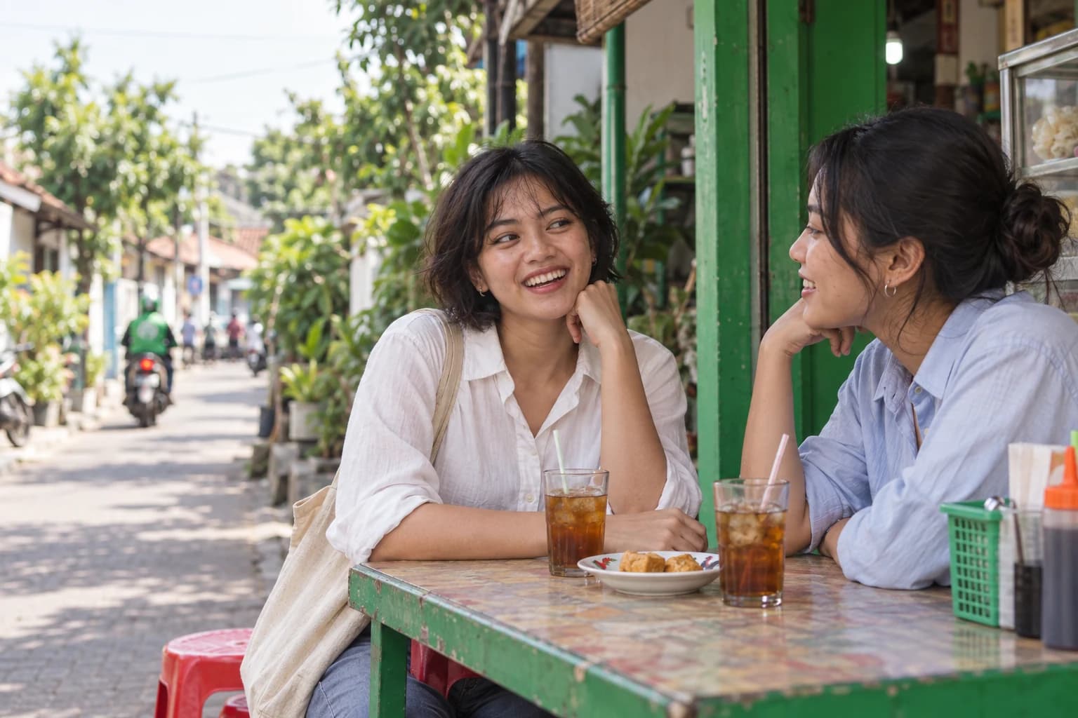 Gojek / Kota Dekat: Visual keseharian lingkungan